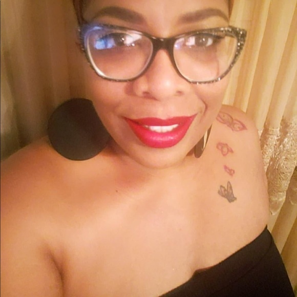 Meet your Posher, Erica - Picture 4 of 7